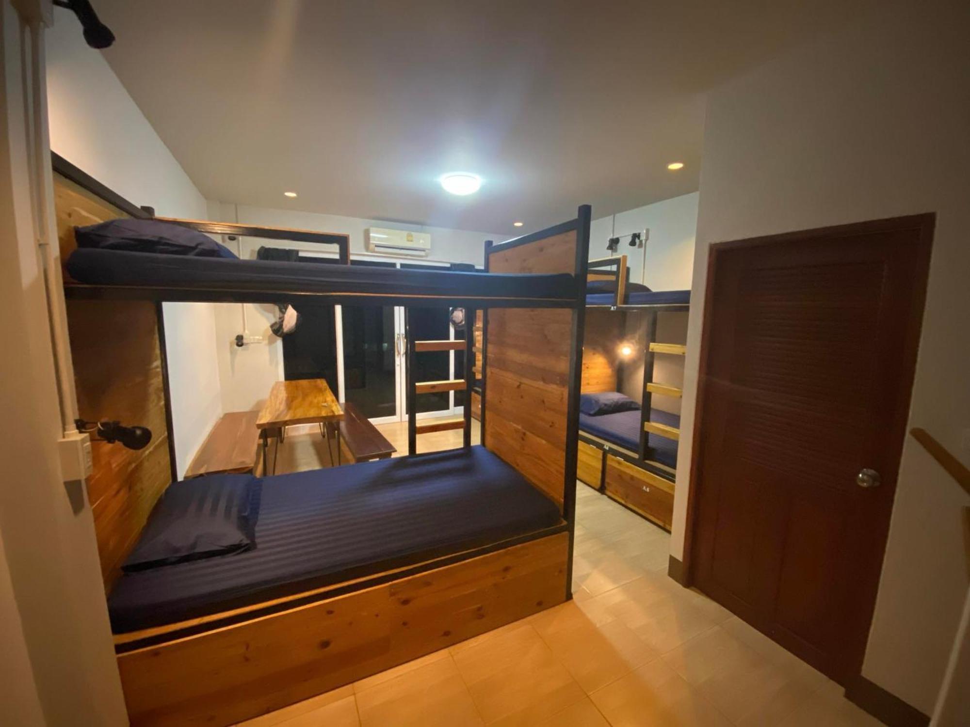 Eq Hostel Тонгсала Екстериор снимка