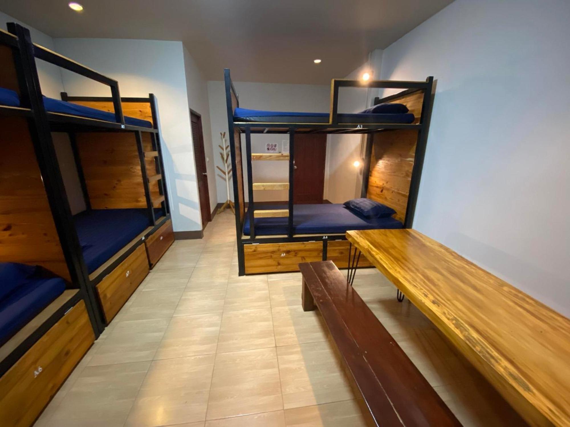 Eq Hostel Тонгсала Екстериор снимка