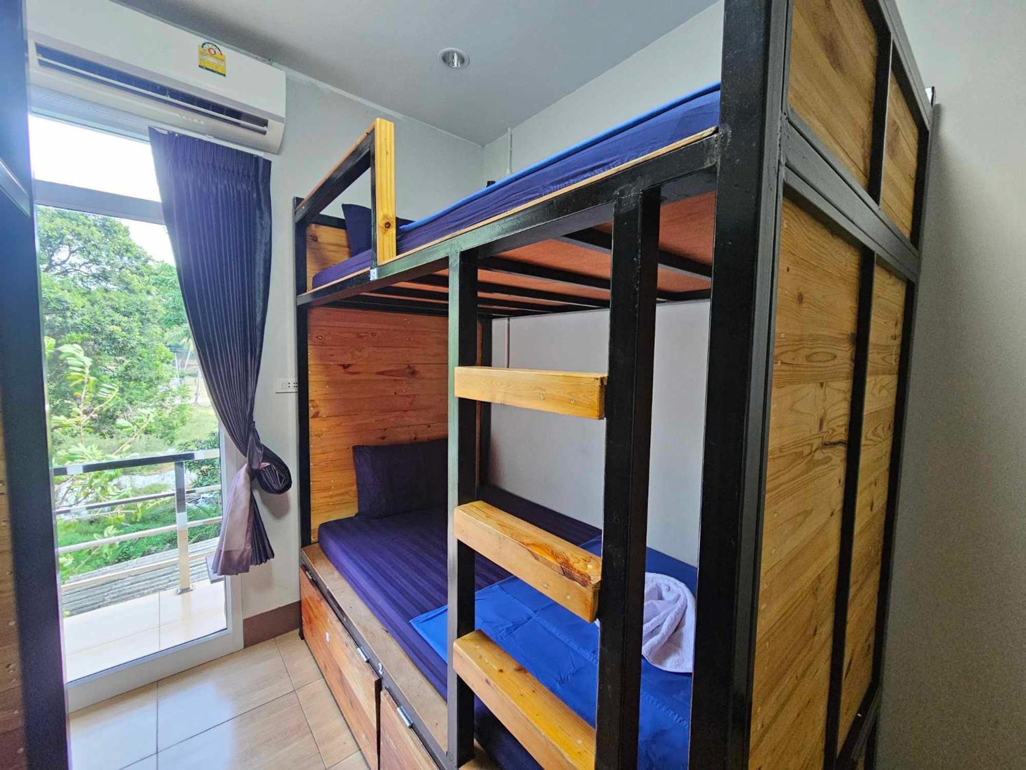 Eq Hostel Тонгсала Екстериор снимка