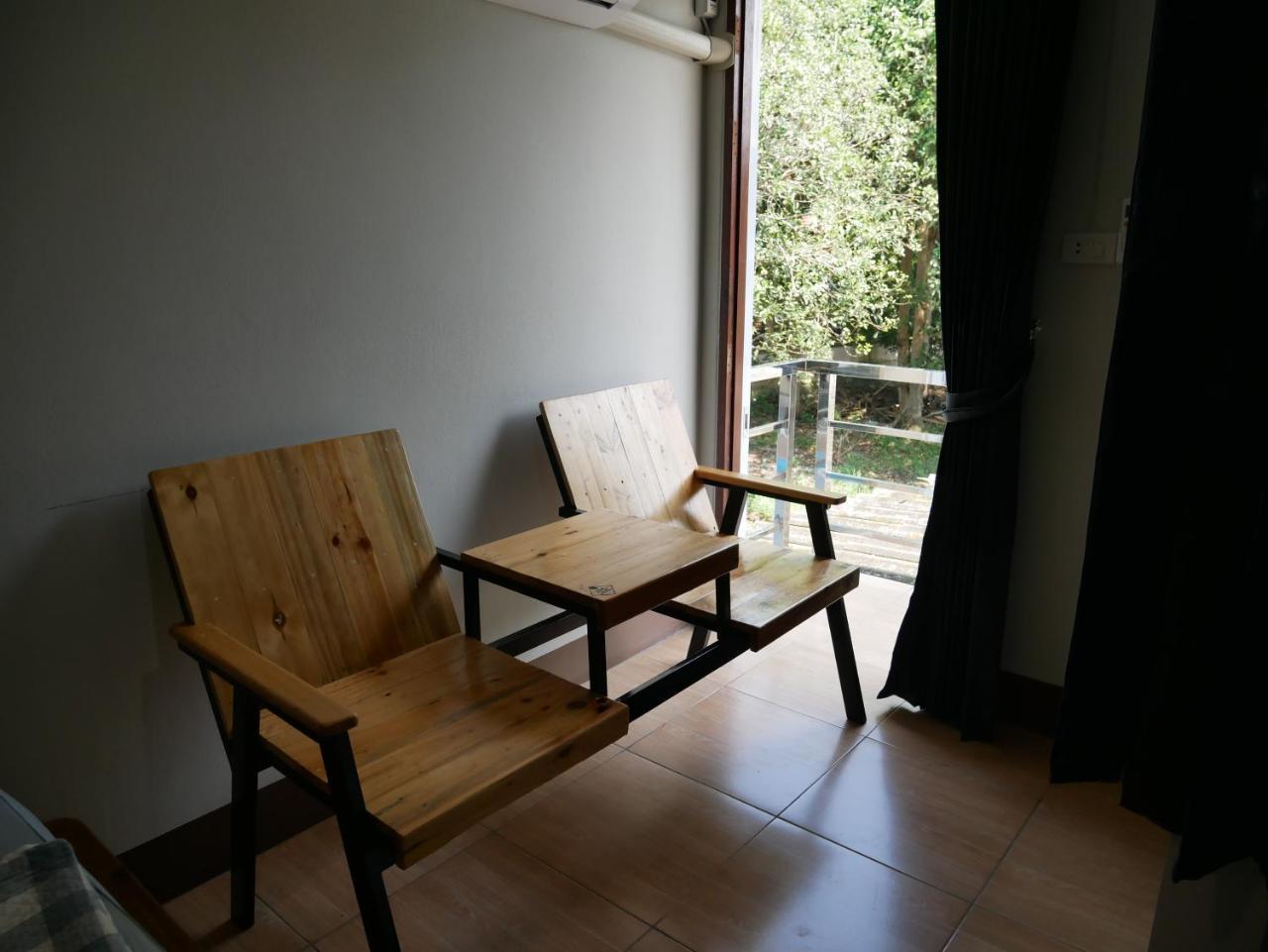 Eq Hostel Тонгсала Екстериор снимка