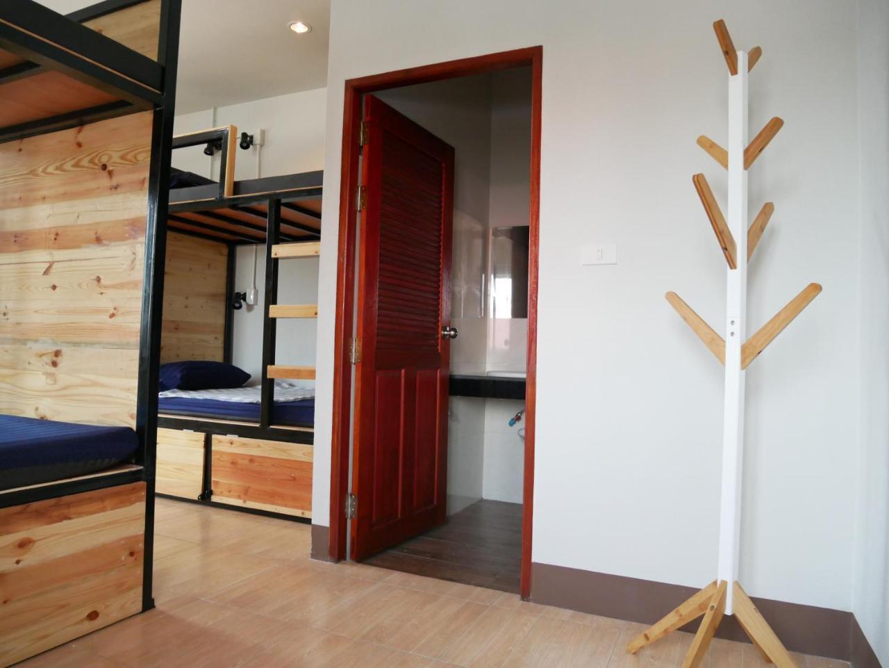 Eq Hostel Тонгсала Екстериор снимка
