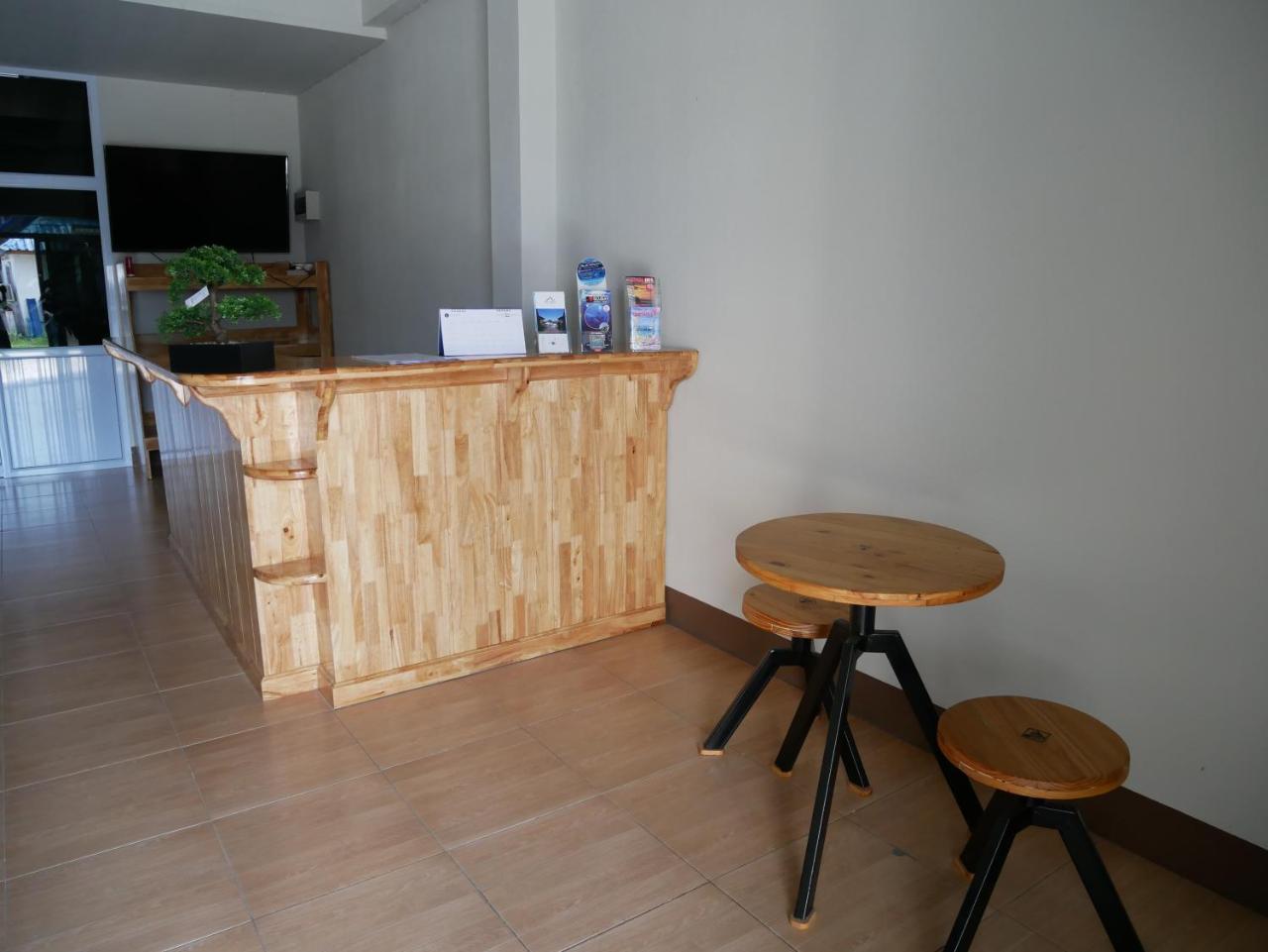 Eq Hostel Тонгсала Екстериор снимка