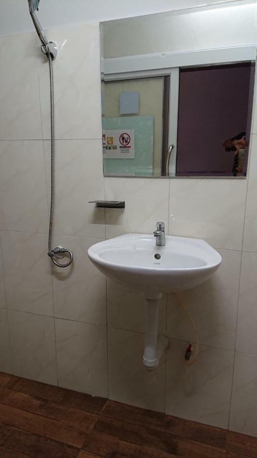 Eq Hostel Тонгсала Екстериор снимка